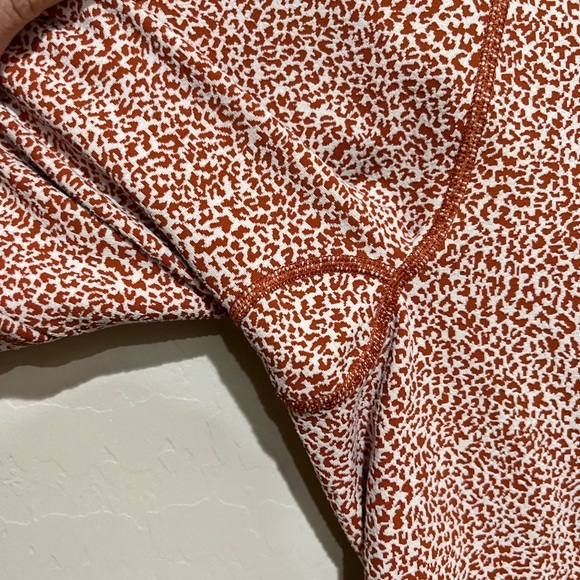 Athleta Salutation Stash Textured Tight in White & Orange Cheetah Print, XS Tall - Picture 9 of 9